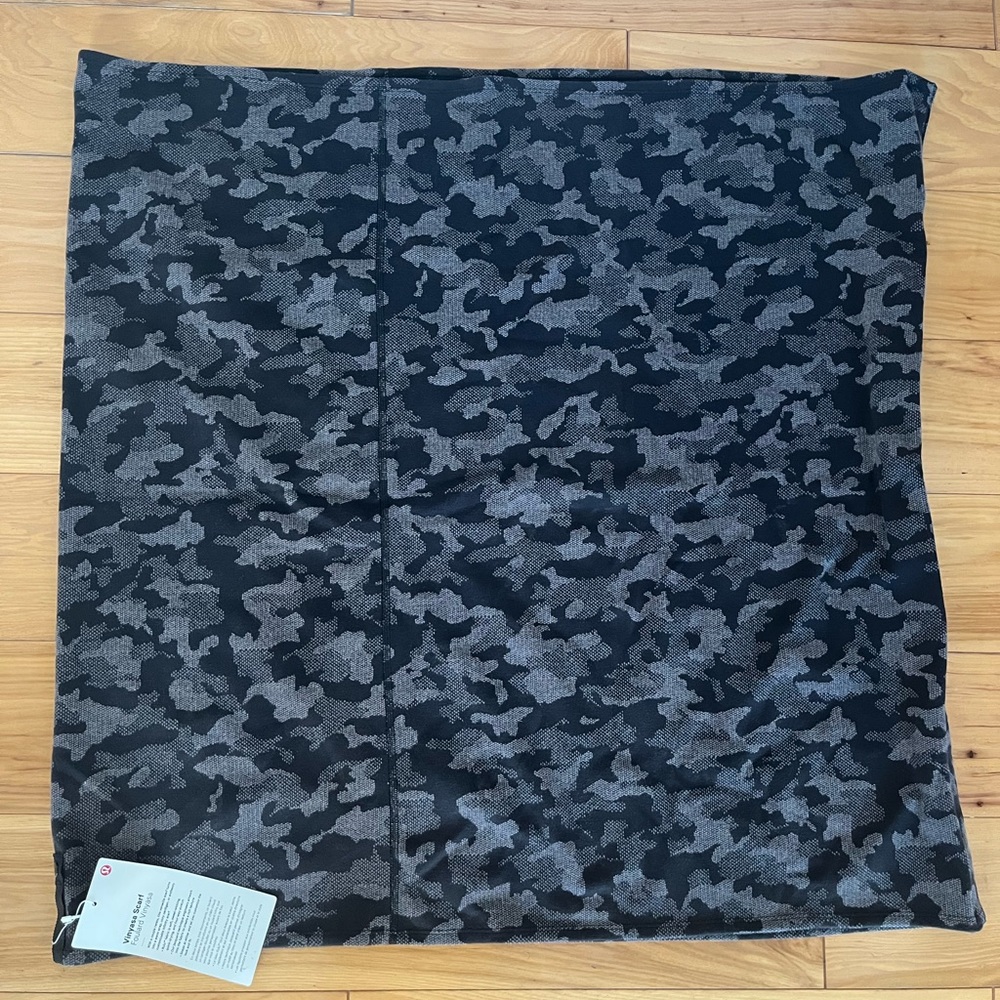 Lululemon Athletica Vinyasa Scarf - Black and Gray